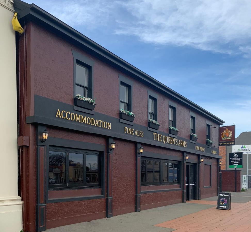 Queens Arms Hotel Longford Buitenkant foto